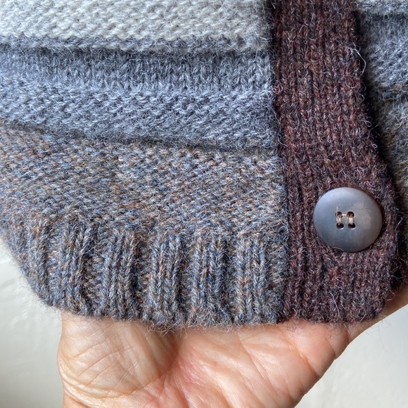 Vintage 100% Shetland Wool
Collared button up Sweater L - Picture 5 of 10